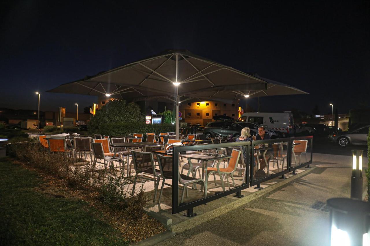 Готель Ibis Styles Clermont-Ferrand Aeroport Екстер'єр фото