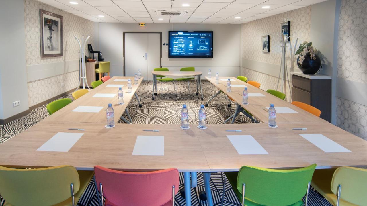 Готель Ibis Styles Clermont-Ferrand Aeroport Екстер'єр фото