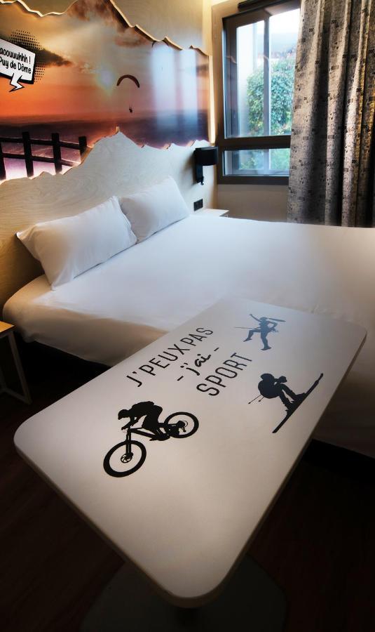 Готель Ibis Styles Clermont-Ferrand Aeroport Екстер'єр фото