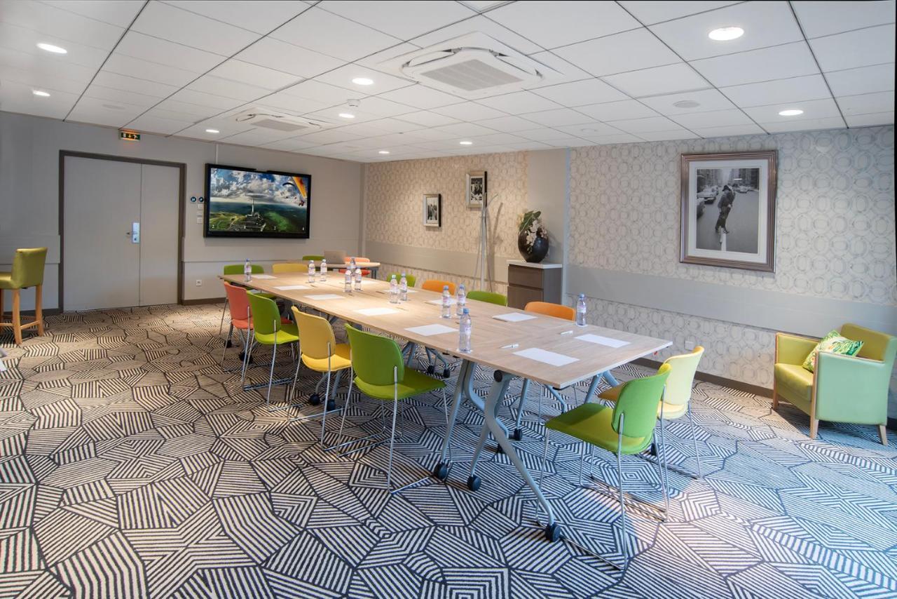 Готель Ibis Styles Clermont-Ferrand Aeroport Екстер'єр фото