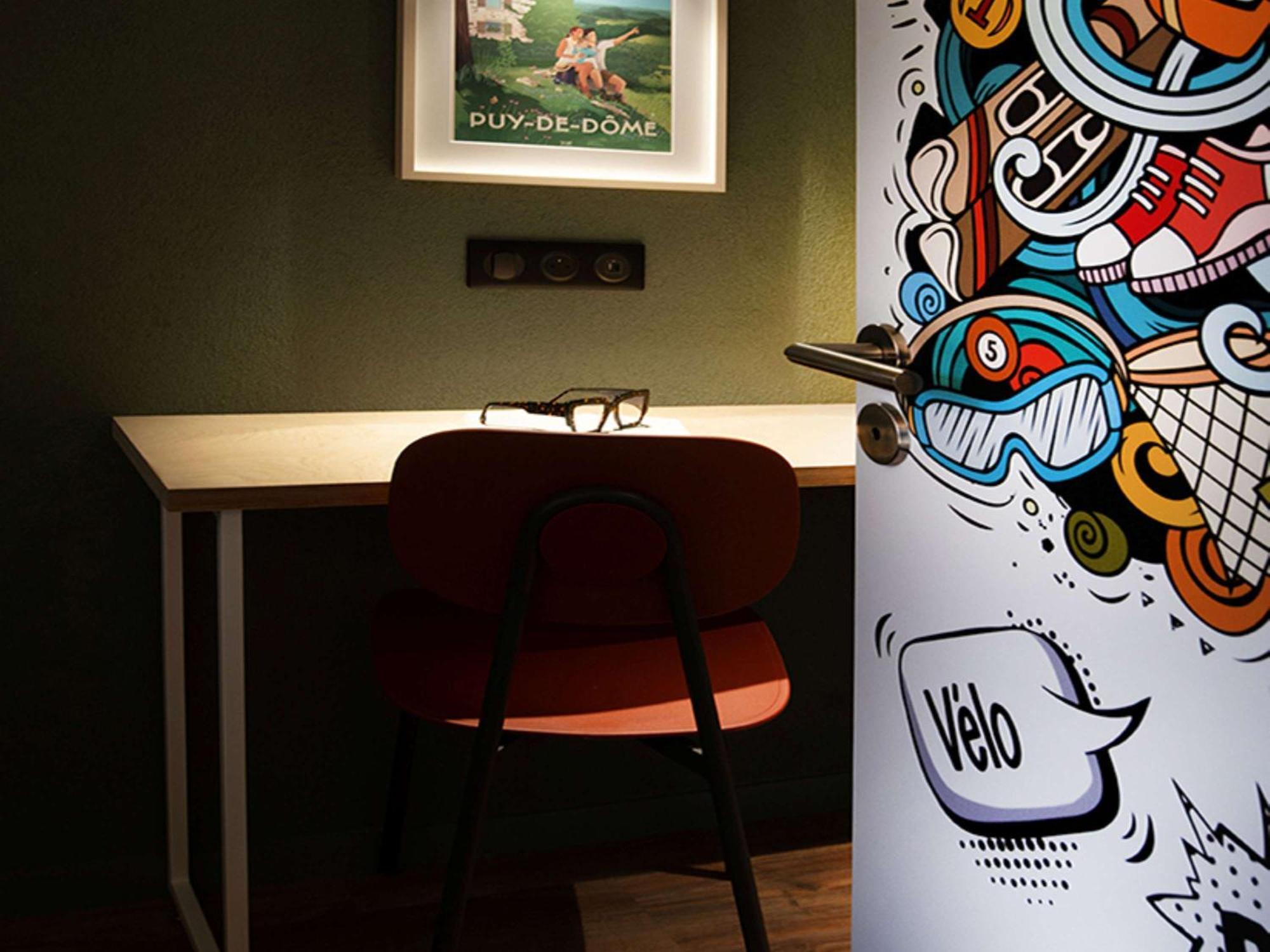 Готель Ibis Styles Clermont-Ferrand Aeroport Екстер'єр фото