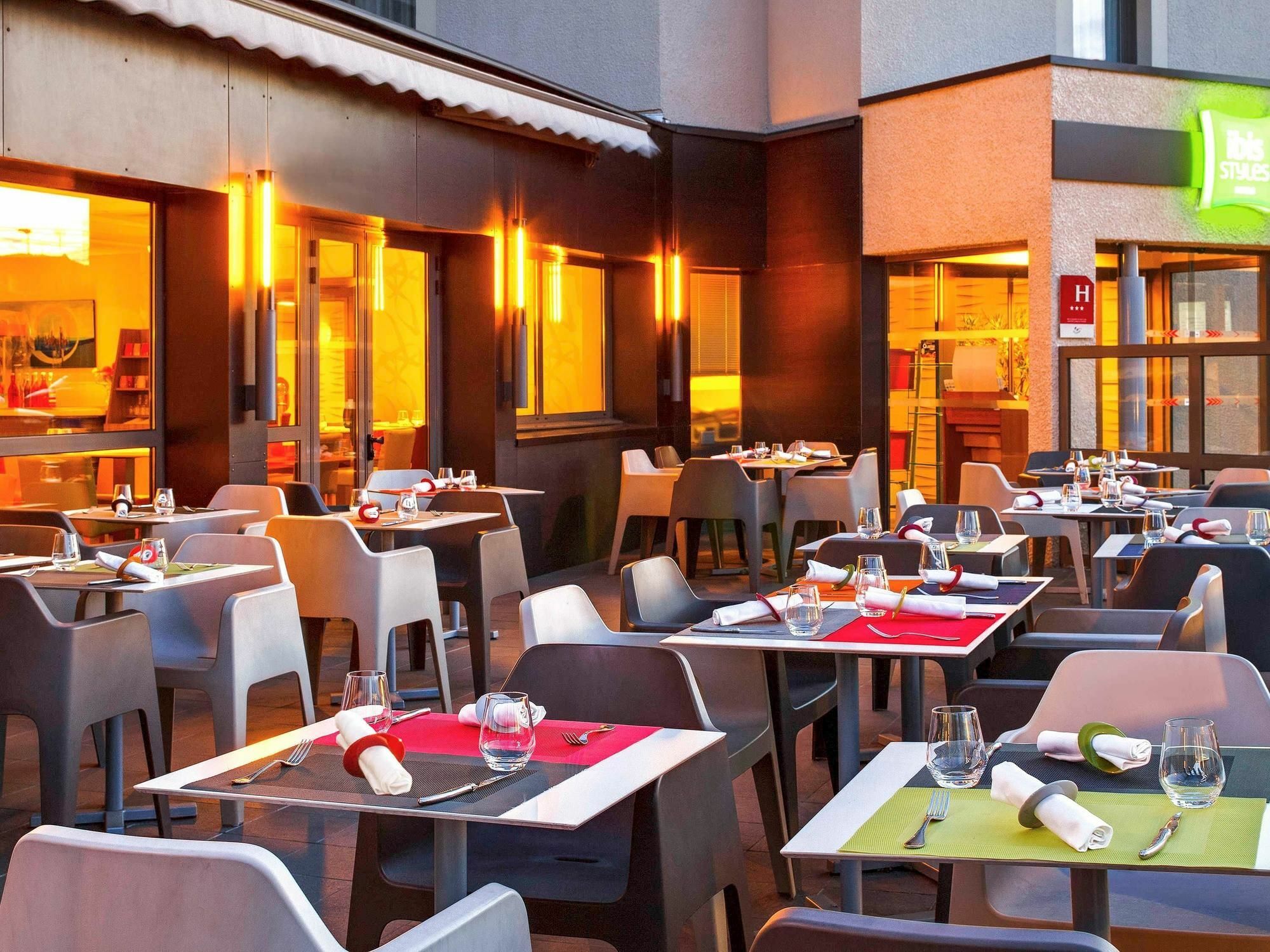 Готель Ibis Styles Clermont-Ferrand Aeroport Екстер'єр фото