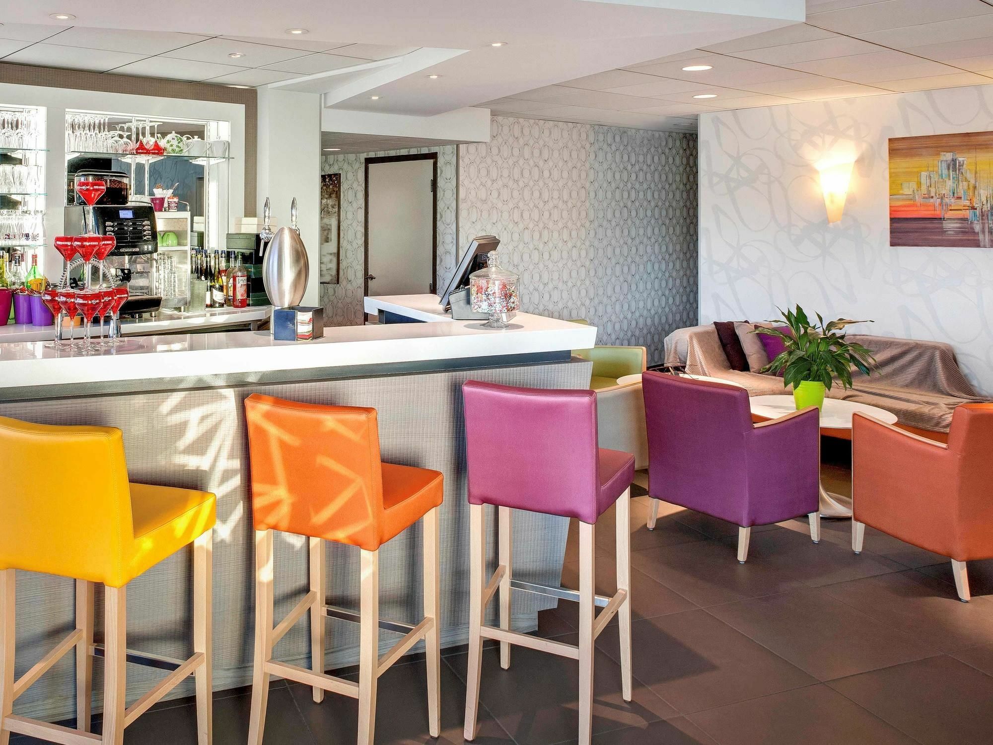 Готель Ibis Styles Clermont-Ferrand Aeroport Екстер'єр фото